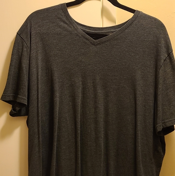 V-neck t-shirt